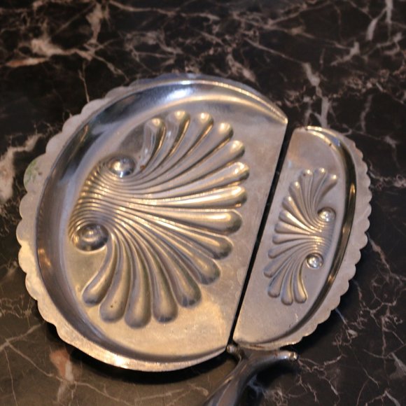 Vintage Crumb Tray and Scraper Shell model vtg rare to find Metal Rare - Picture 2 of 11